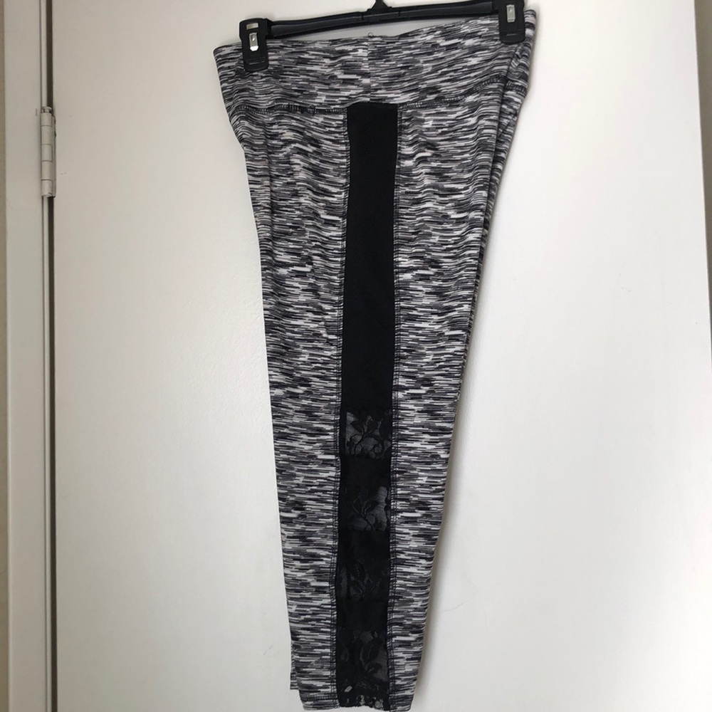 Game Time soft Patterned Workout Leggings. - Picture 4 of 4